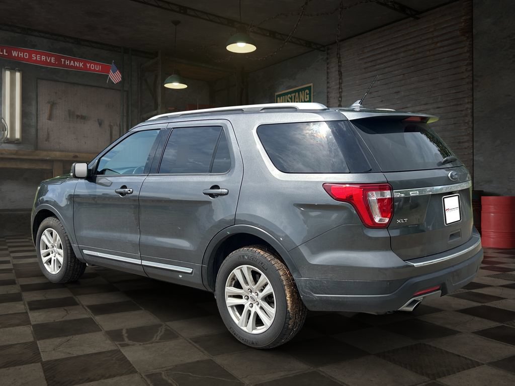 Used 2018 Ford Explorer XLT w/ Equipment Group 202A AWD/4WD image 4