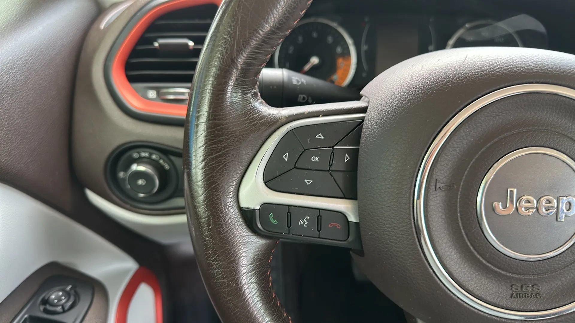 Used 2016 Jeep Renegade Latitude w/ Safety & Security Group FWD image 31