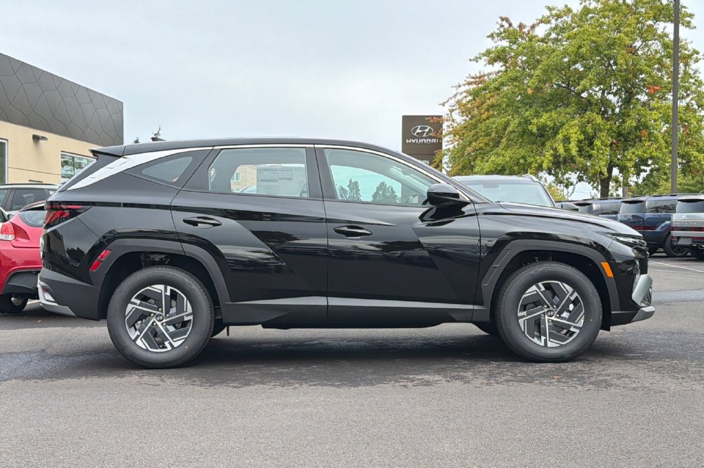 New 2026 Hyundai Tucson Blue SE AWD/4WD image 3