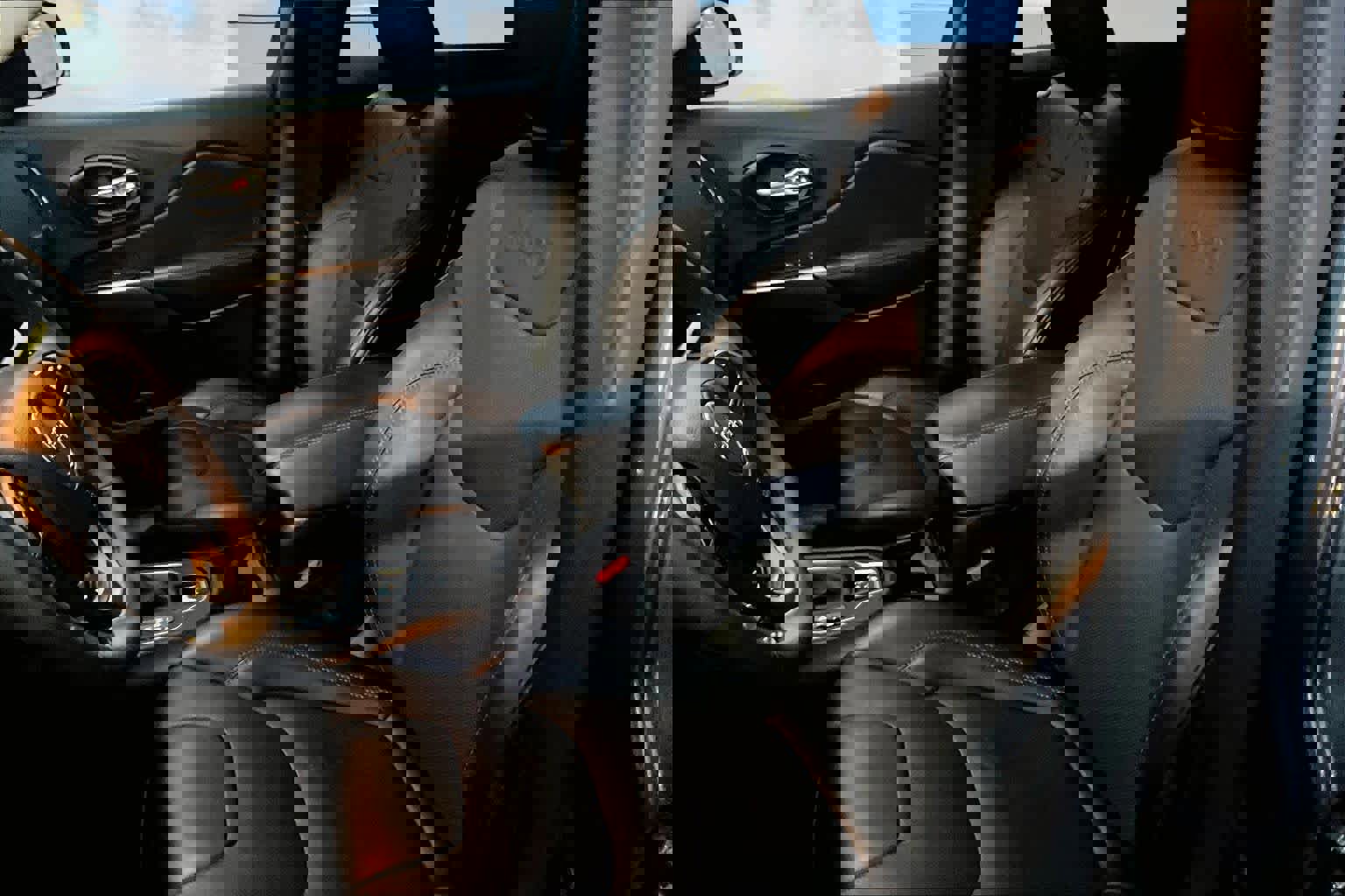 Used 2022 Jeep Cherokee Latitude Lux w/ Sun & Sound Group image 11