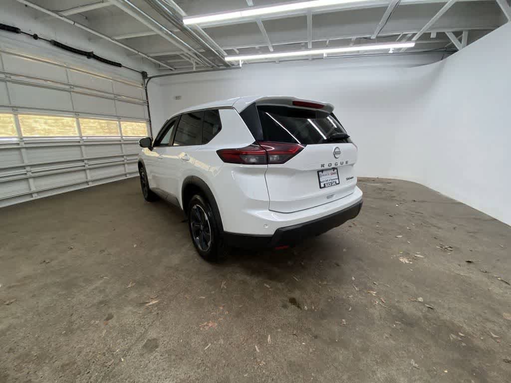 Used 2024 Nissan Rogue SV AWD/4WD image 4