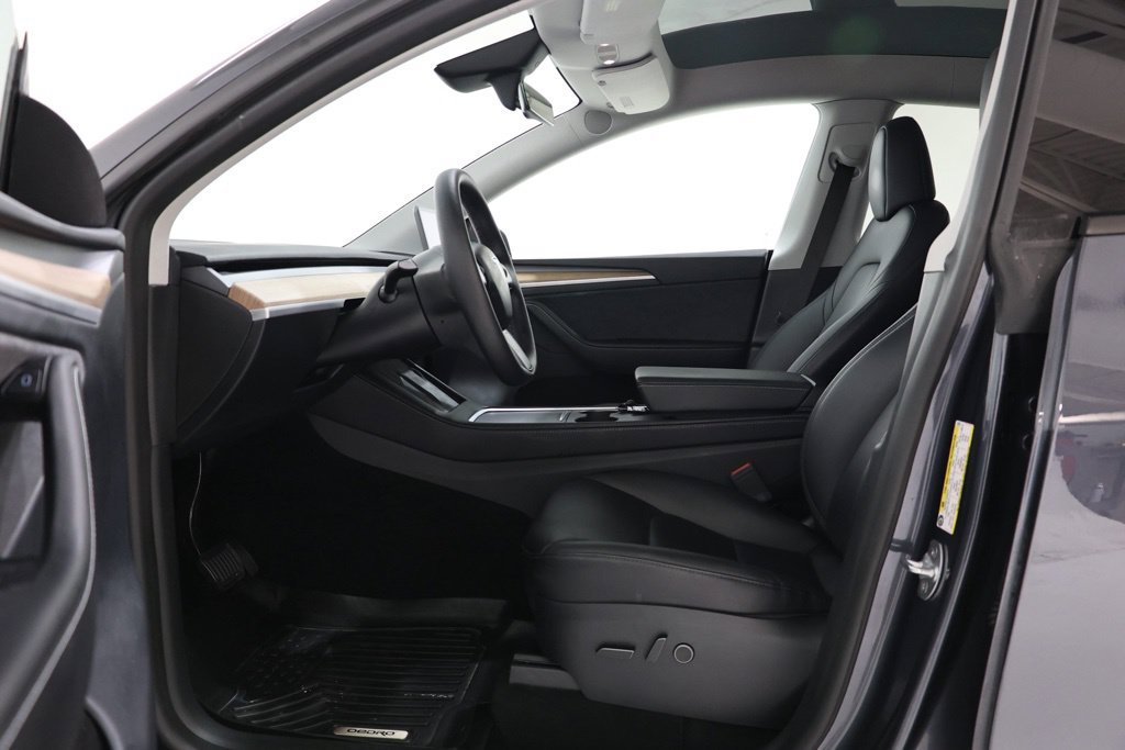 Used 2024 Tesla Model Y Long Range AWD/4WD image 16
