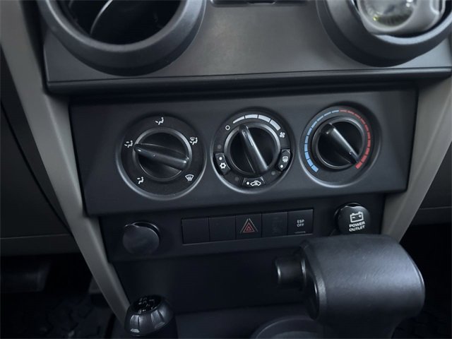 Used 2007 Jeep Wrangler Sahara w/ Dual Top Group image 31