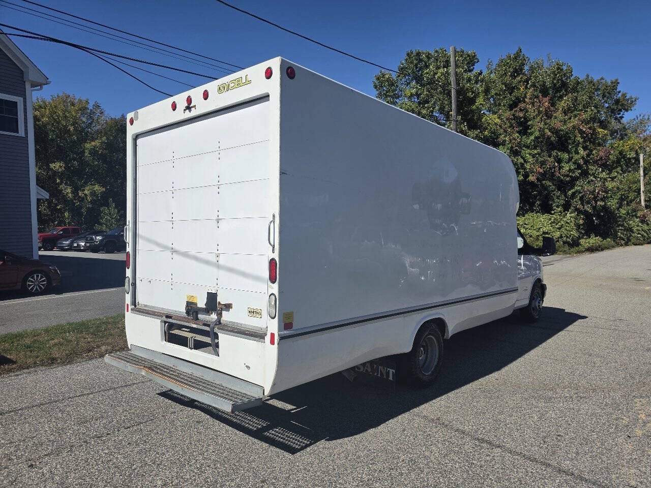 Used 2018 GMC Savana 4500 w/ Driver Convenience Package RWD image 8