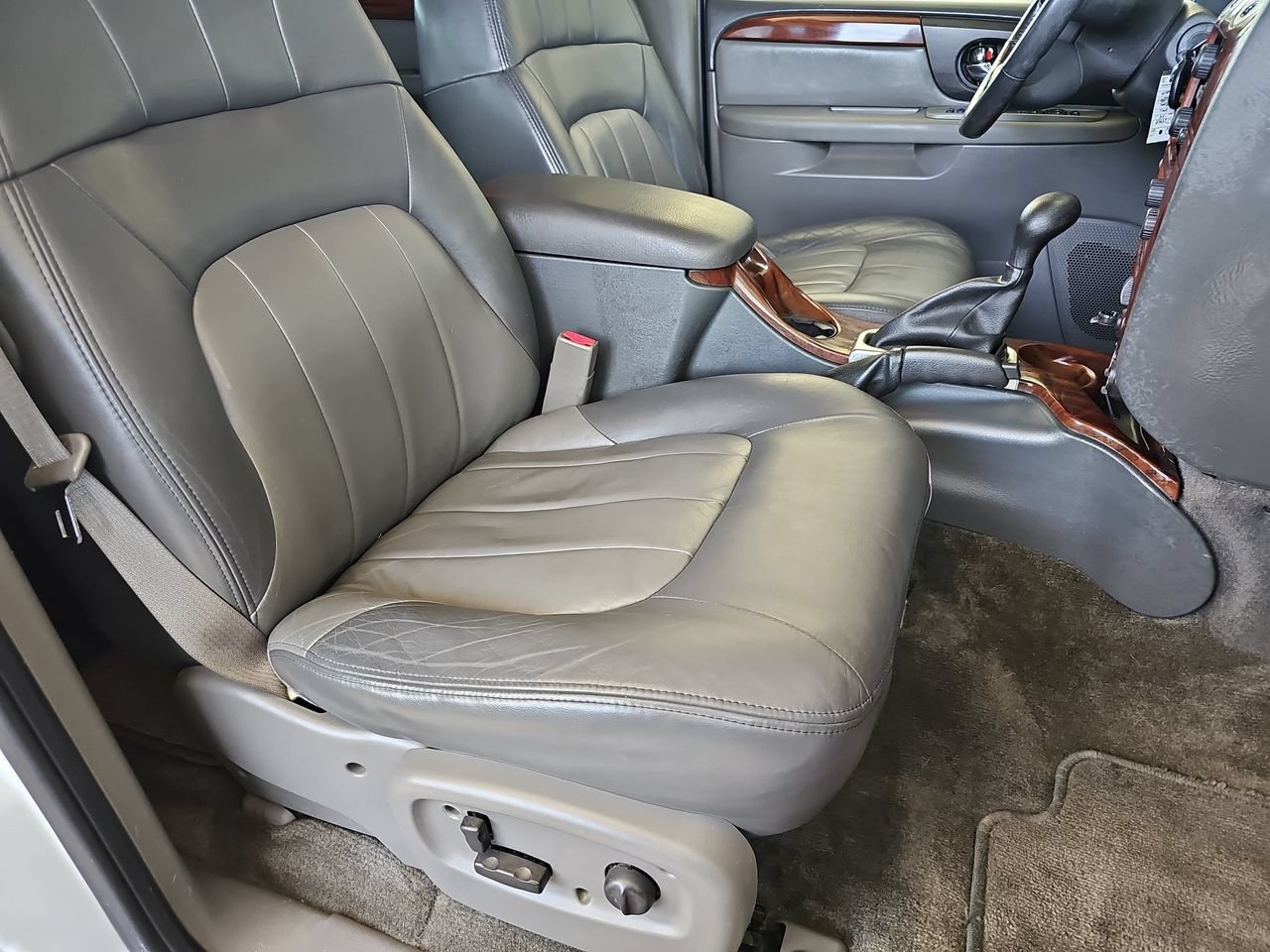 Used 2004 GMC Envoy SLT AWD/4WD image 13