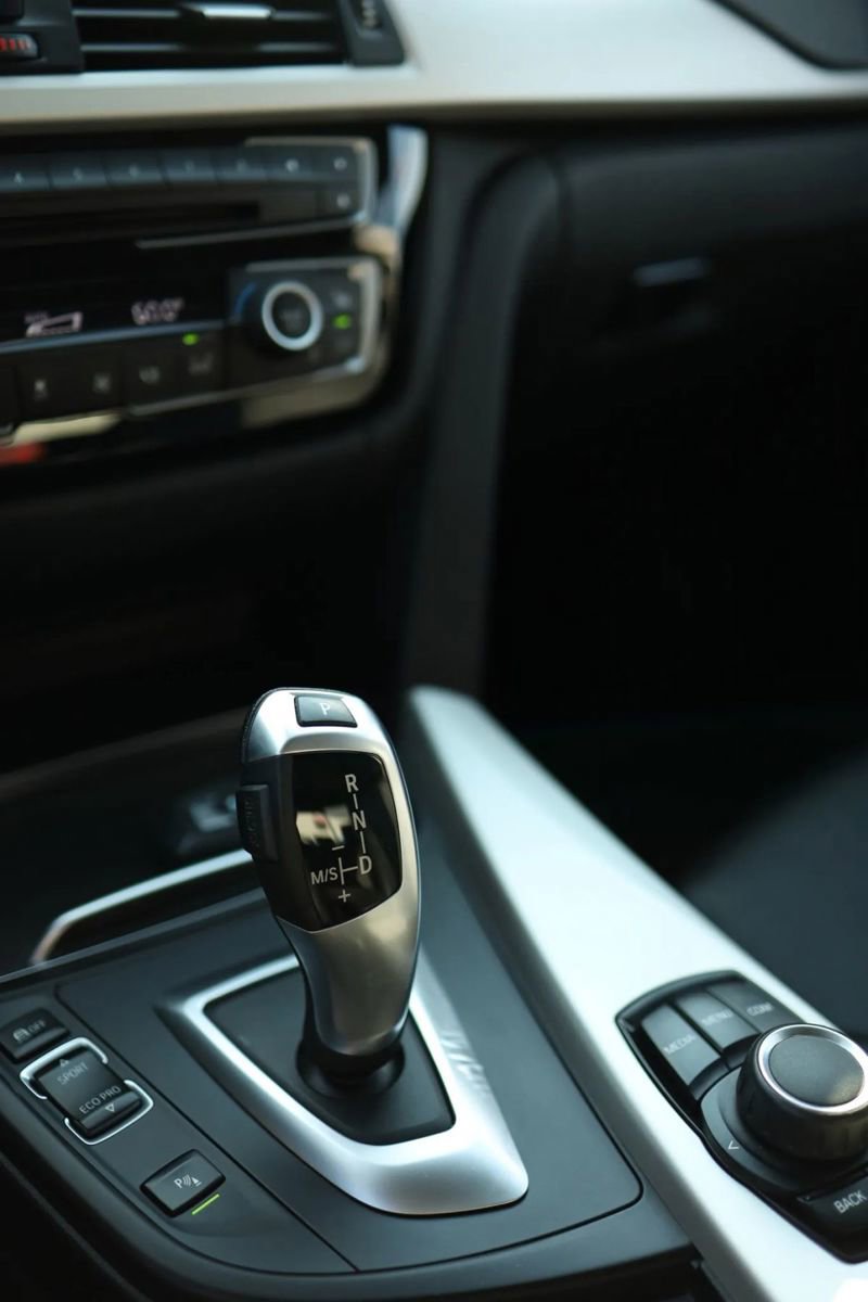 Used 2018 BMW 320i xDrive 320i xDrive Sedan 4D w/ Convenience Package image 25