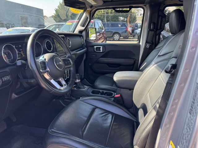 Used 2018 Jeep Wrangler Unlimited Sahara AWD/4WD image 13