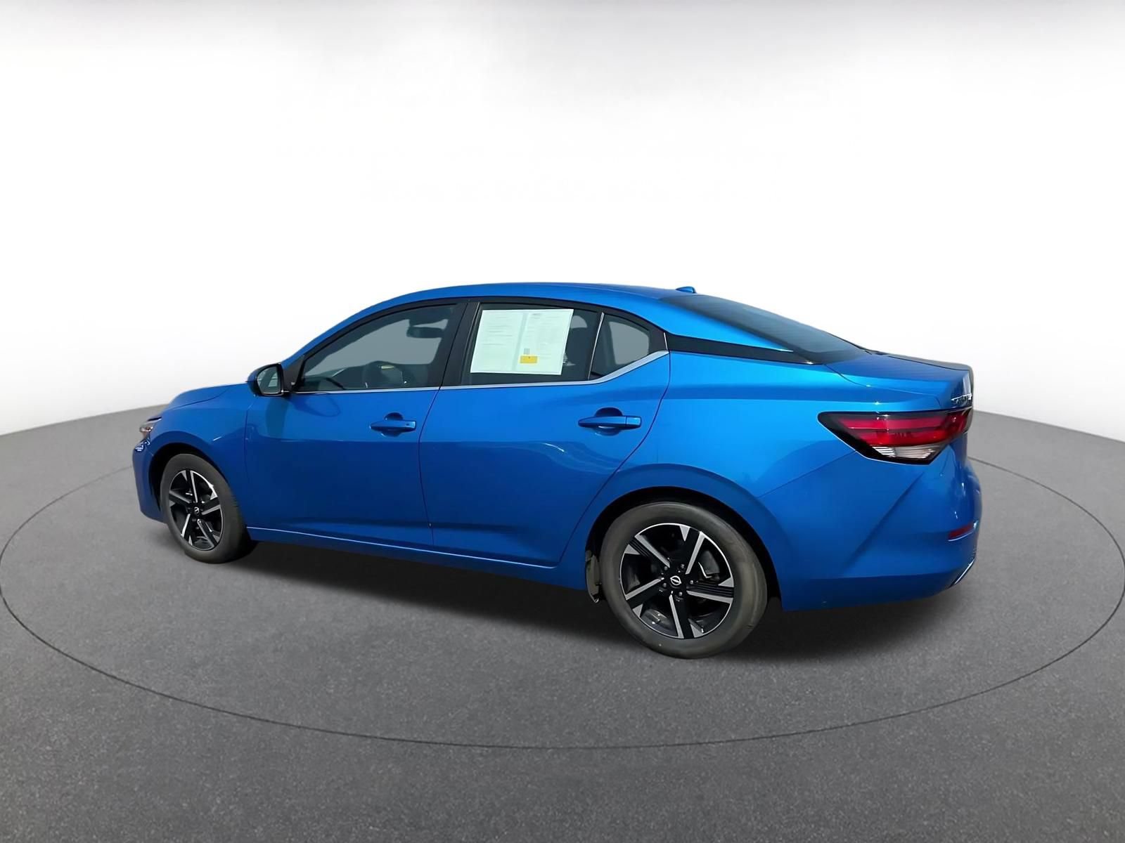Used 2025 Nissan Sentra SV FWD image 8