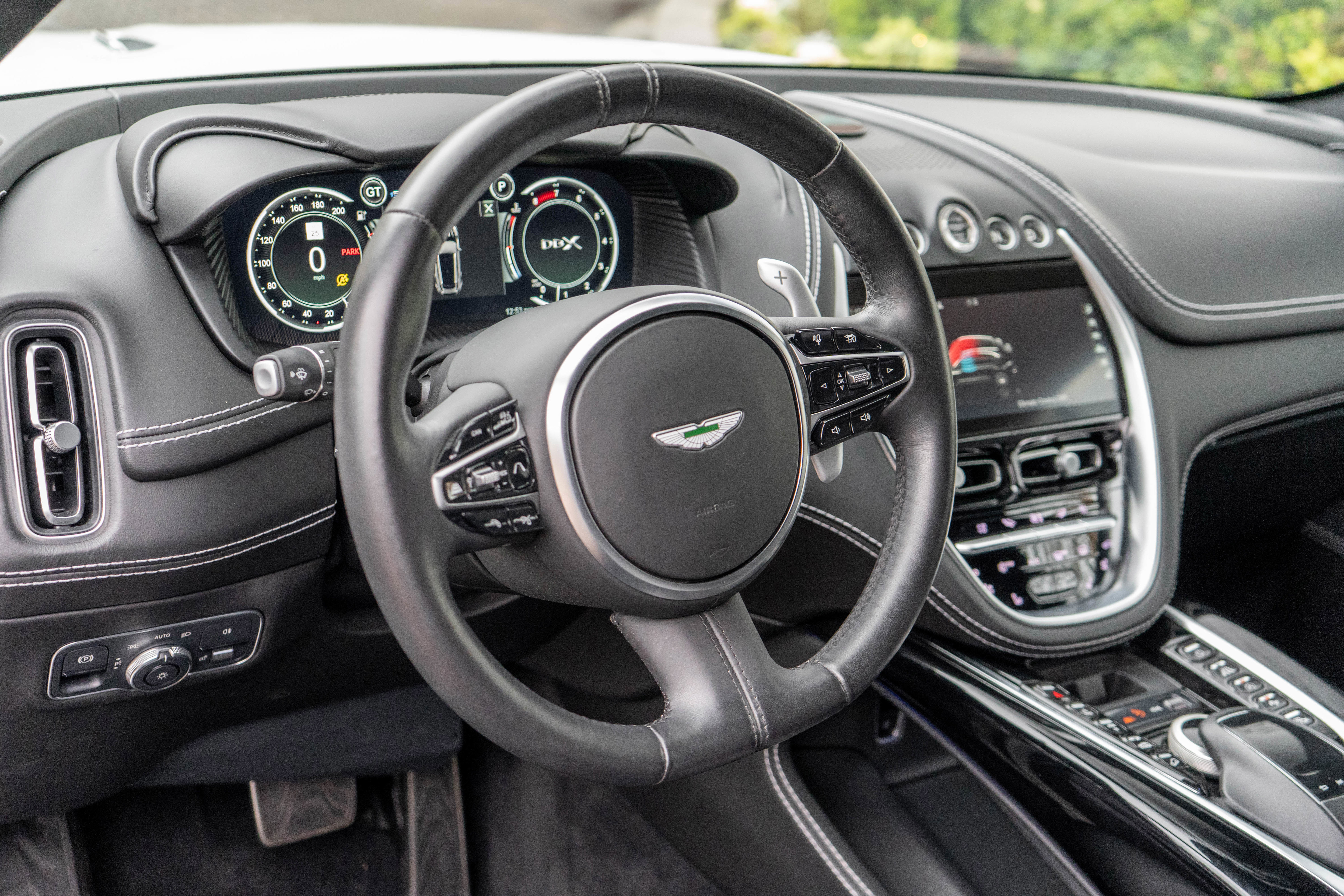 Used 2021 Aston Martin DBX image 11
