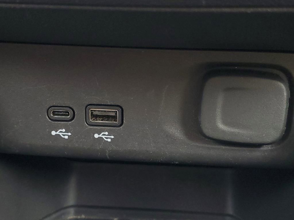 Used 2025 Buick Envista Sport Touring FWD image 25