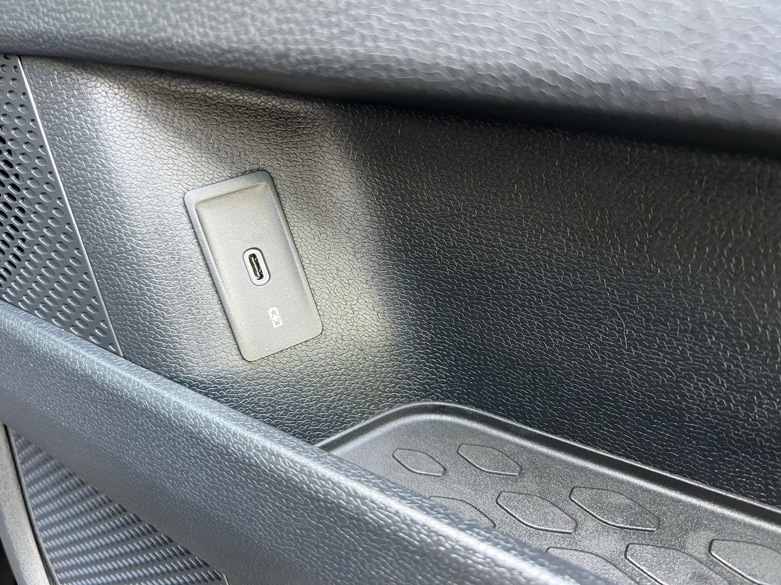 Used 2025 Volkswagen ID. Buzz Pro S RWD image 63