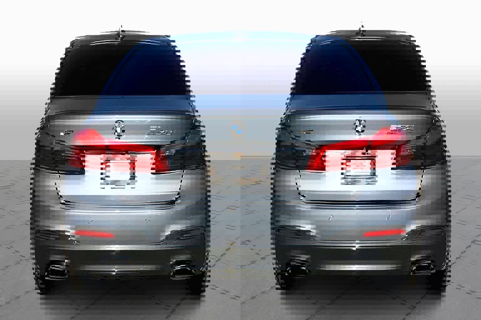 Used 2018 BMW 540i xDrive w/ M Sport Package image 4