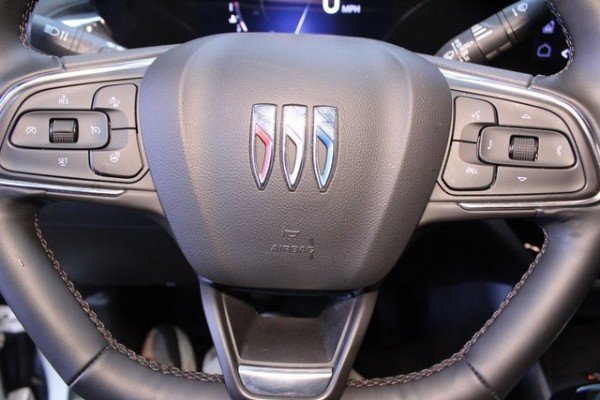 Used 2025 Buick Envista Sport Touring image 22