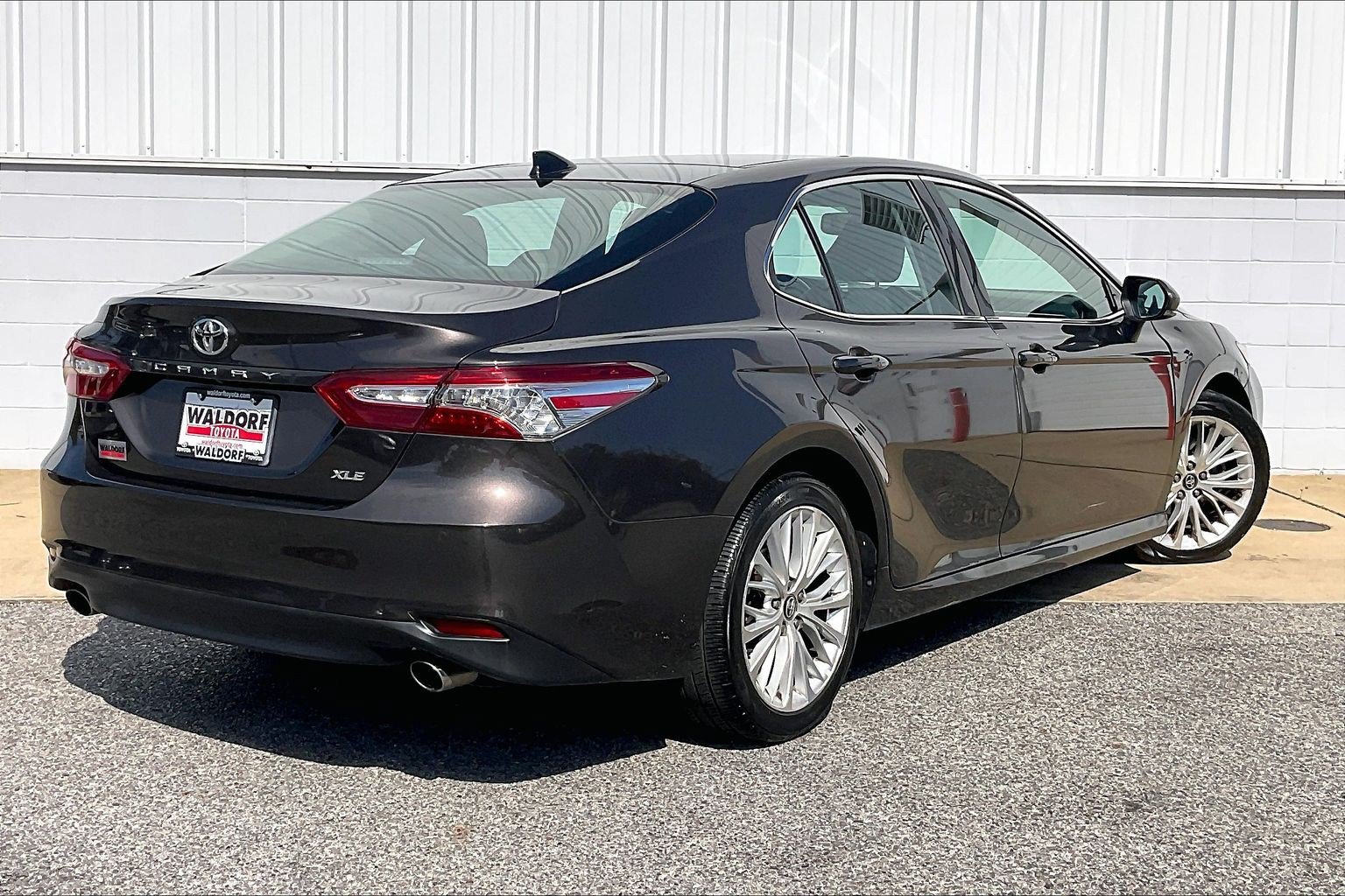 Used 2018 Toyota Camry XLE FWD image 17