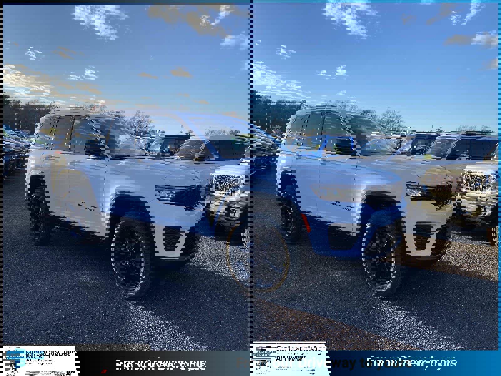 New 2025 Jeep Grand Cherokee Laredo image 1