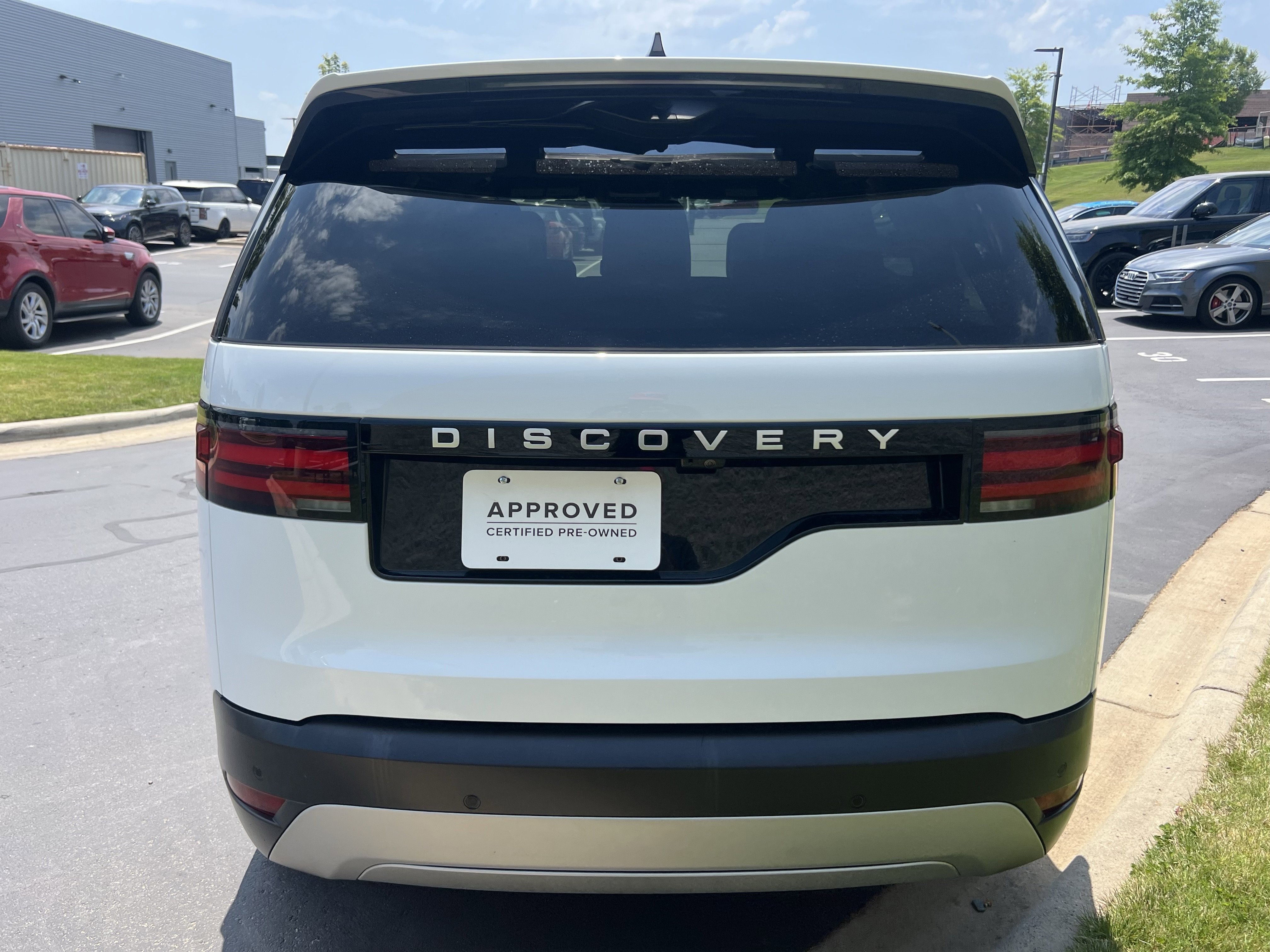 Certified 2025 Land Rover Discovery S AWD/4WD image 6