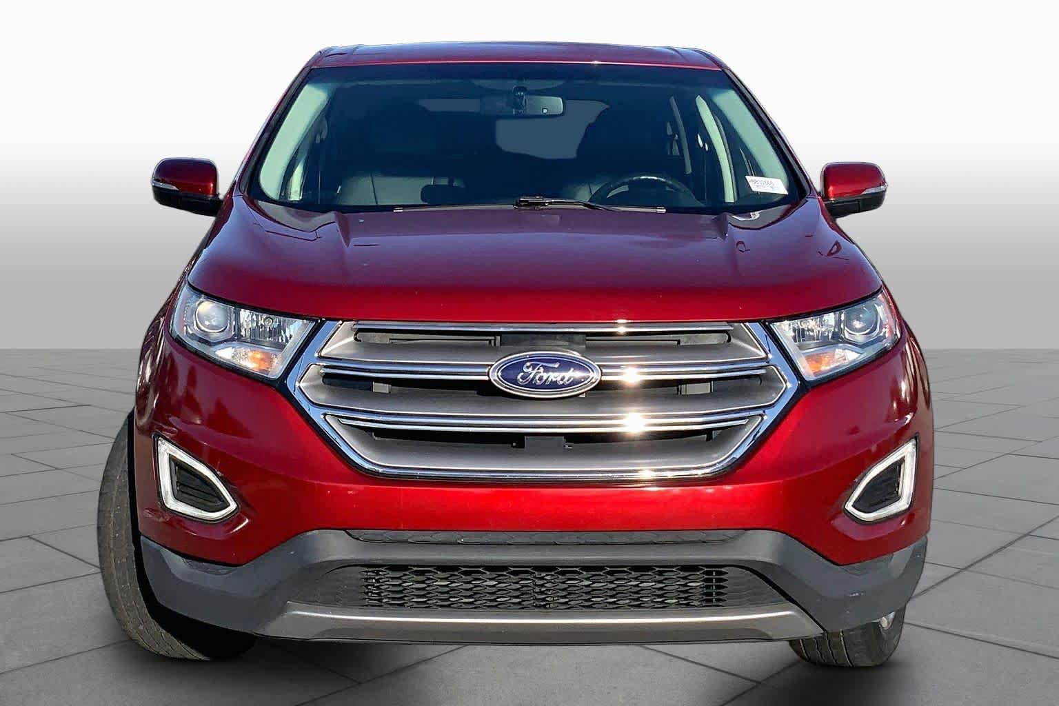 Used 2017 Ford Edge Titanium w/ Technology Package FWD image 4