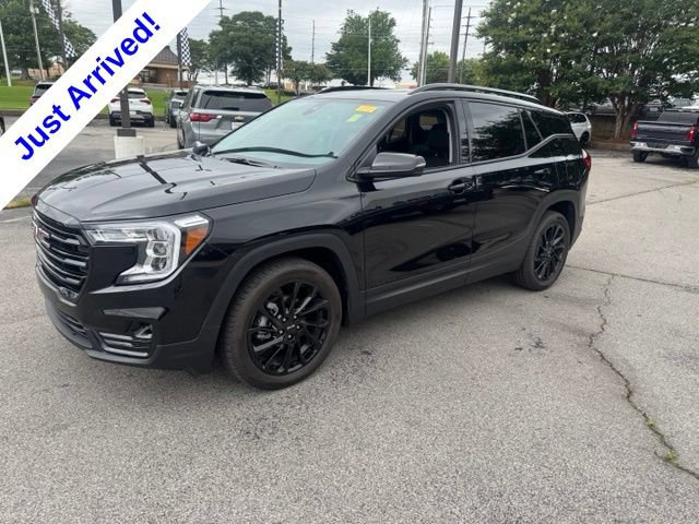 Used 2024 GMC Terrain SLT w/ Elevation Edition FWD image 8