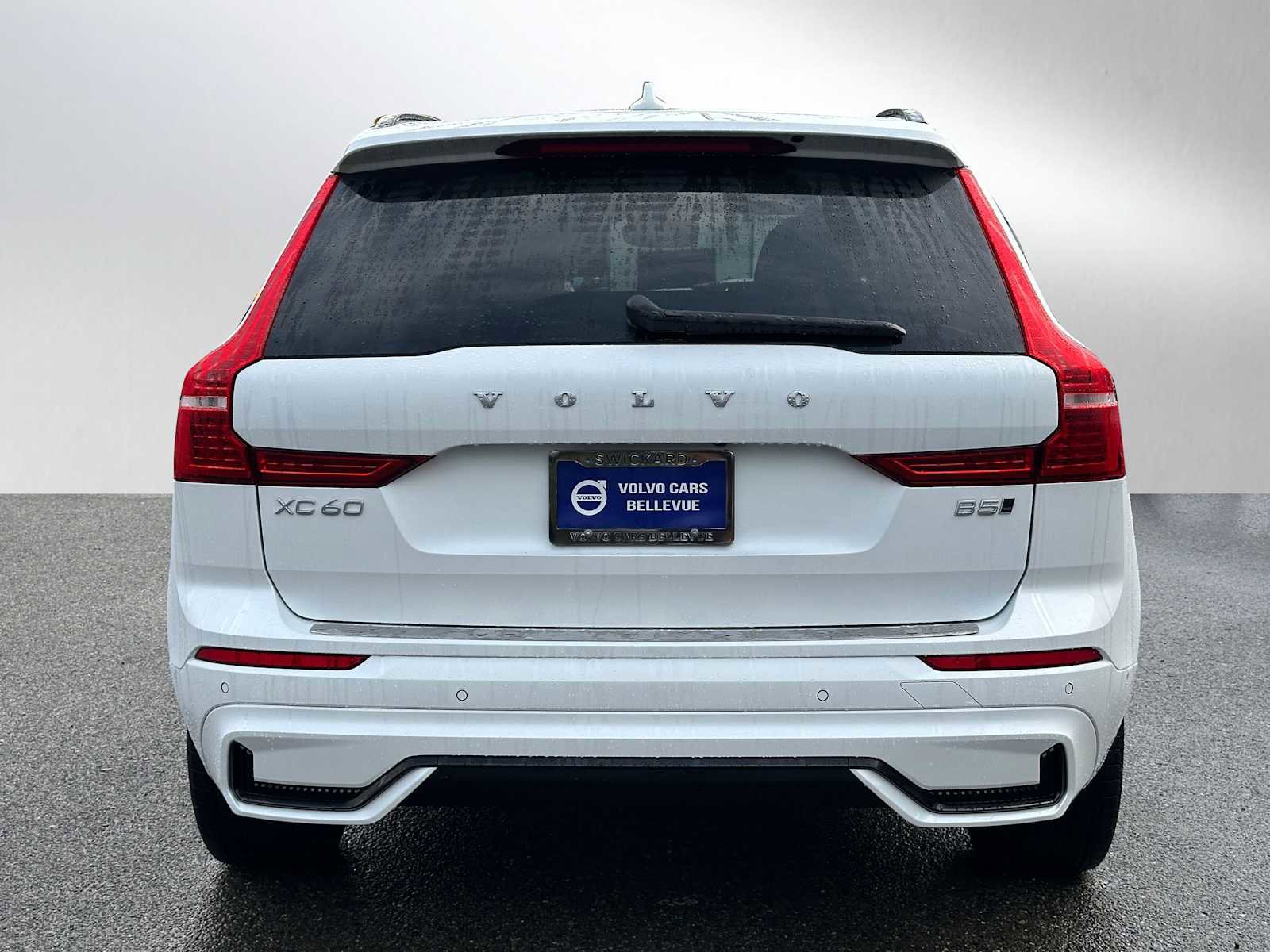 Used 2025 Volvo XC60 B5 Plus w/ Protection Package Premier image 4