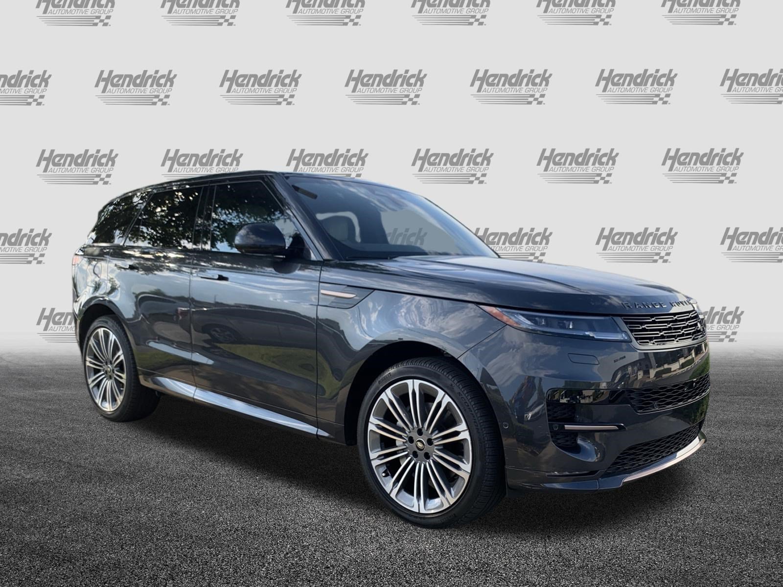 Used 2025 Land Rover Range Rover Sport Dynamic SE AWD/4WD image 2