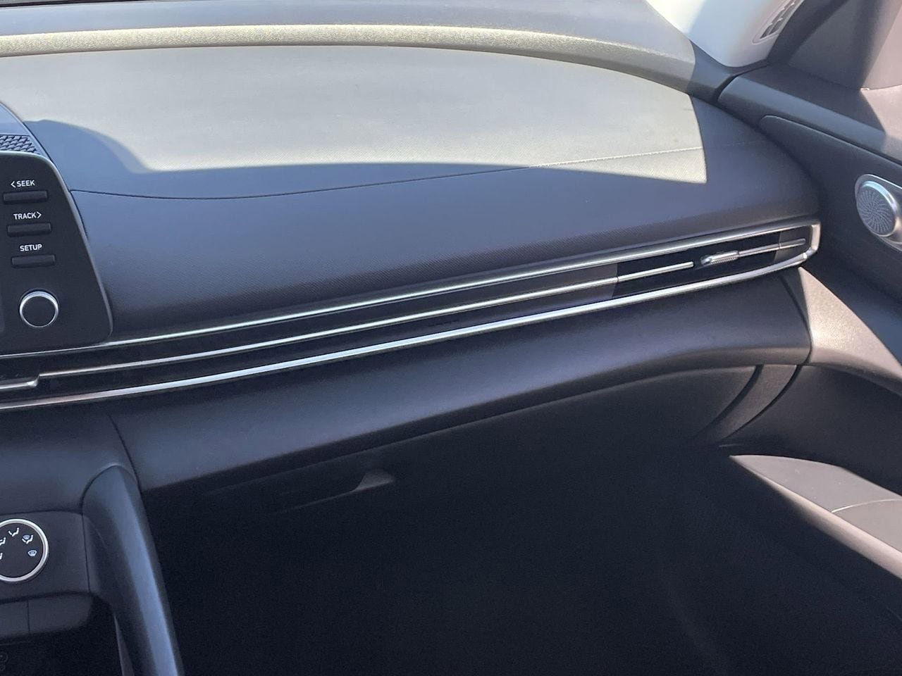 Certified 2024 Hyundai Elantra SE image 15