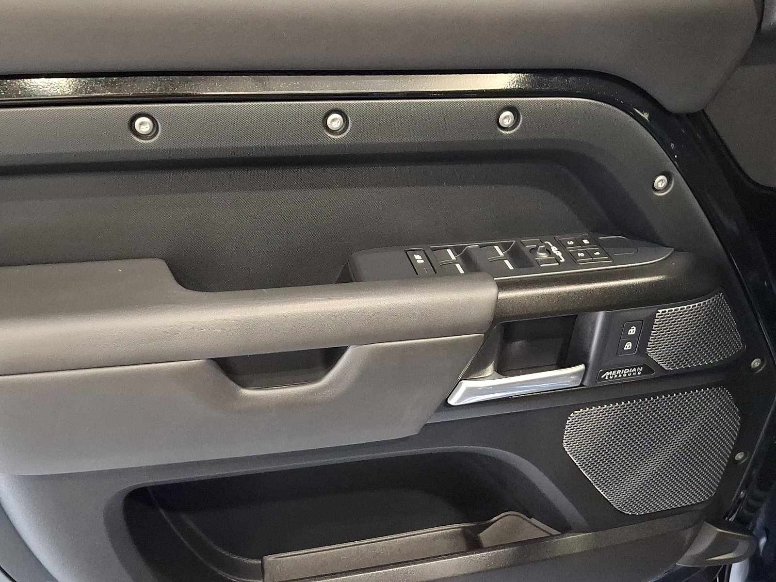 Certified 2023 Land Rover Defender 110 V8 image 11