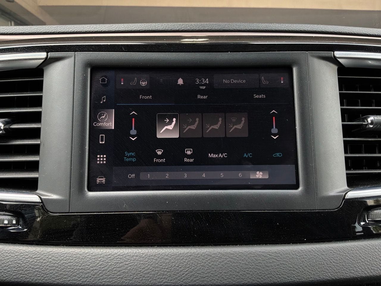 Used 2023 Chrysler Voyager LX FWD image 33