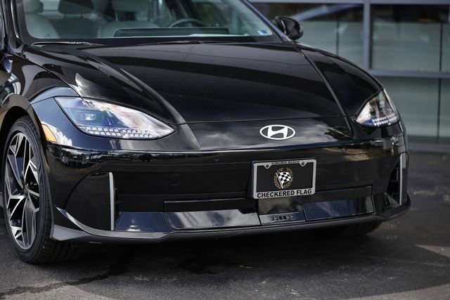 Used 2023 Hyundai Ioniq 6 SEL RWD image 2