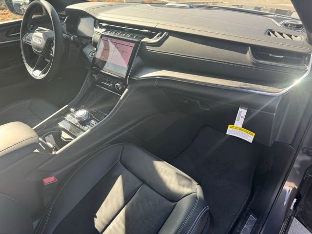 Certified 2025 Jeep Grand Cherokee Overland image 24