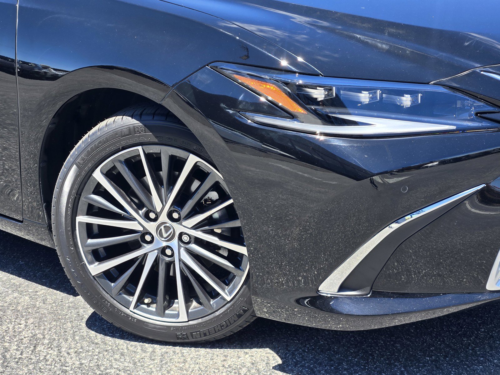 Certified 2024 Lexus ES 300h w/ Premium Package FWD image 9