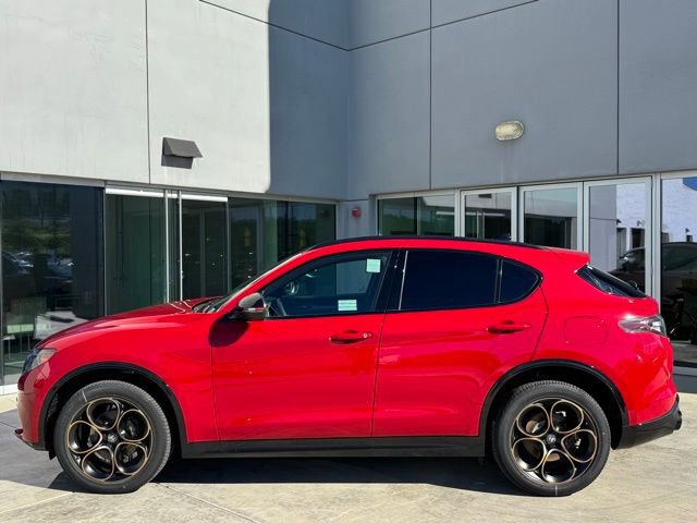 New 2025 Alfa Romeo Stelvio Sprint image 4