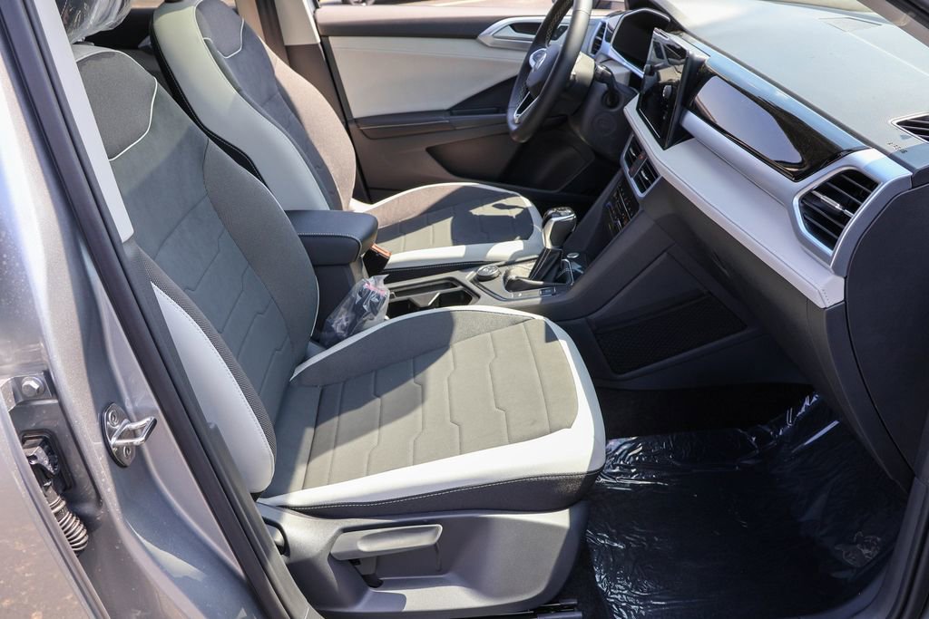 New 2025 Volkswagen Taos SE image 41