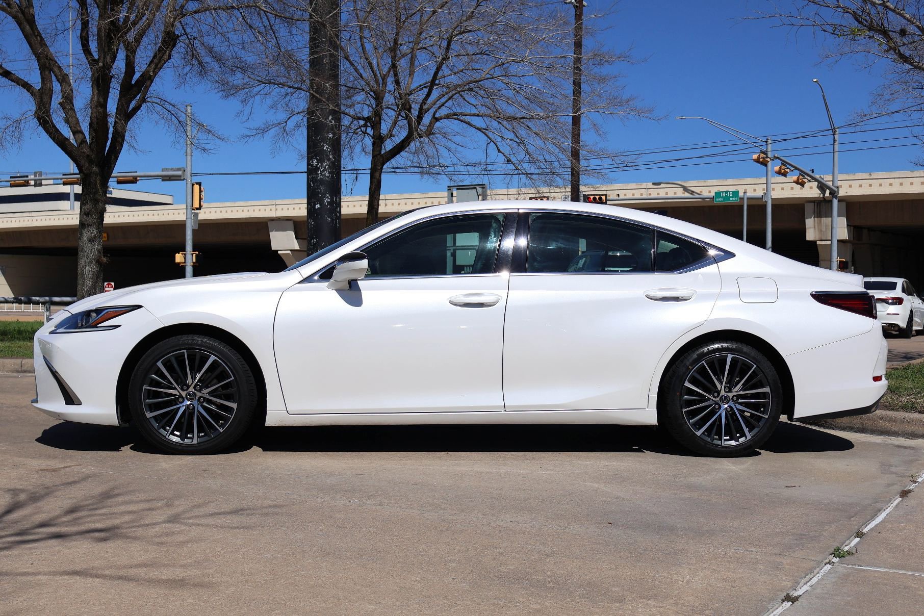 Used 2023 Lexus ES 350 w/ Premium Package image 3