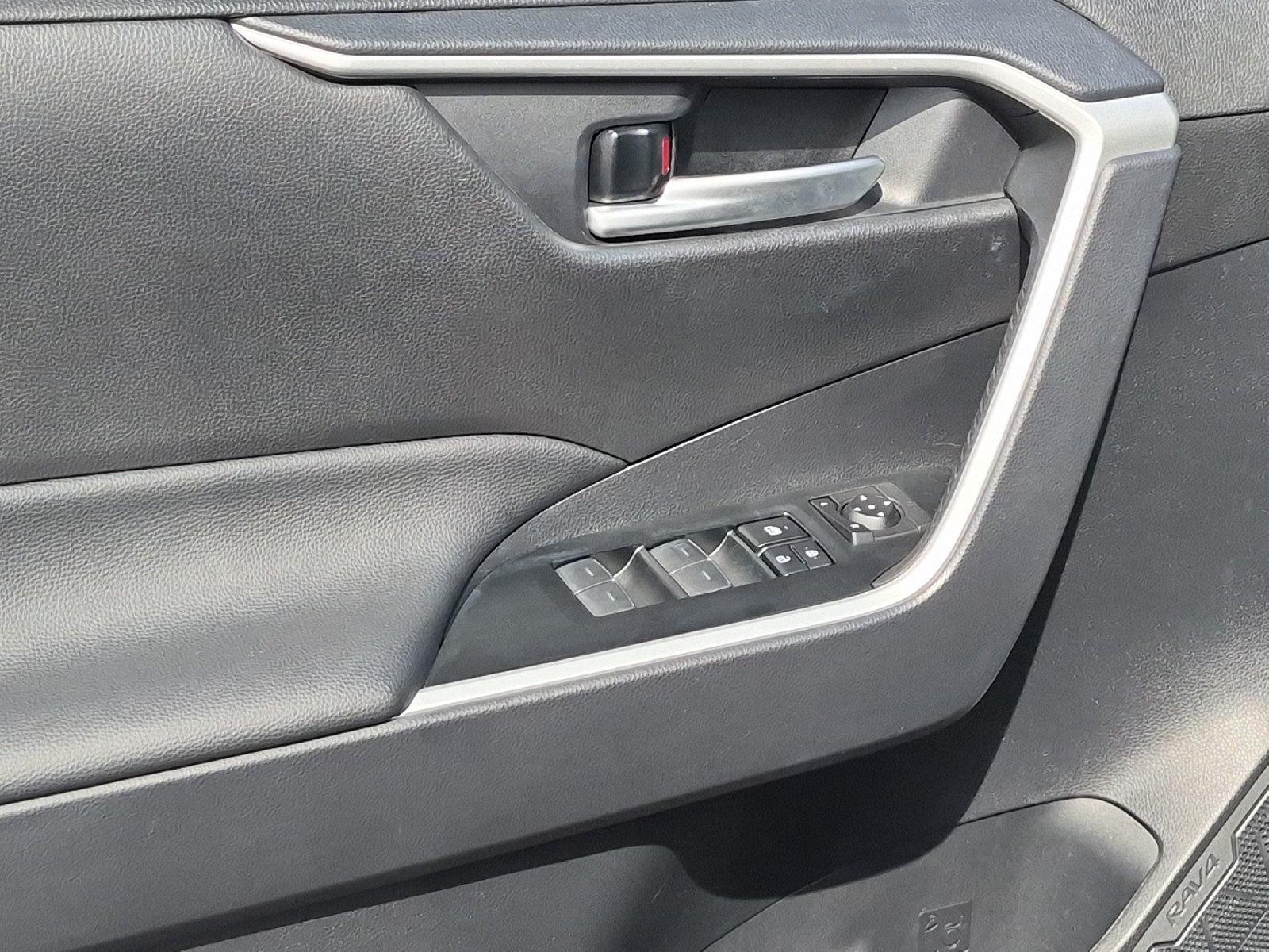 Certified 2025 Toyota RAV4 XLE w/ Convenience Package AWD/4WD image 10