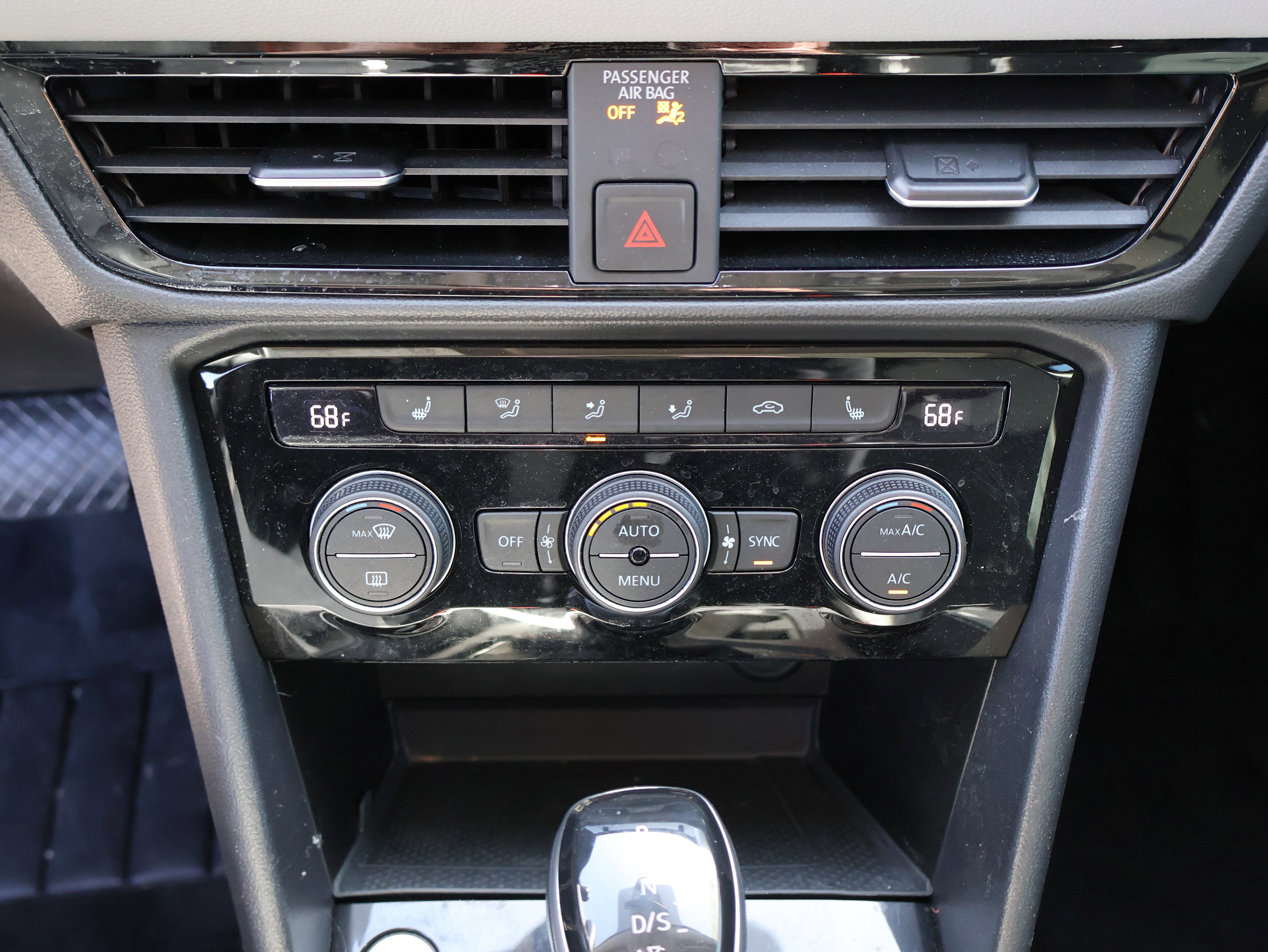 Used 2023 Volkswagen Taos SEL image 27