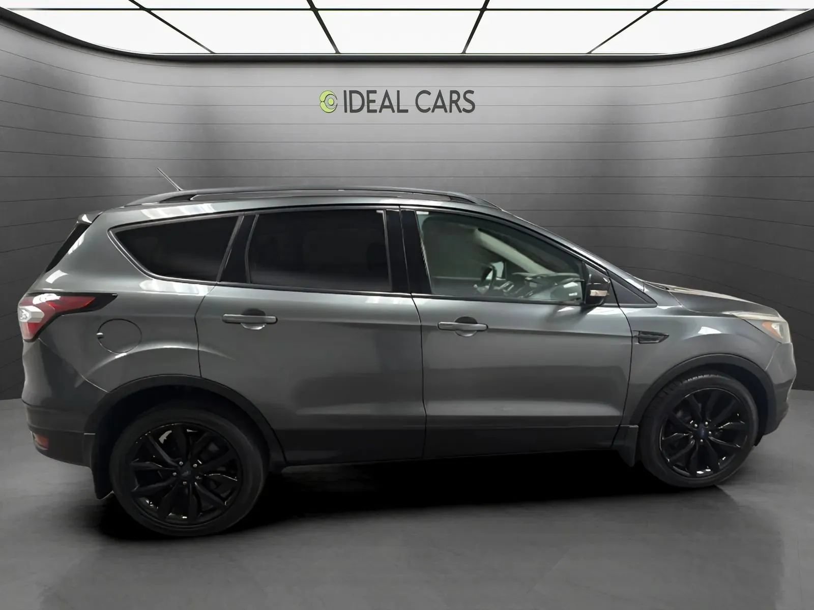 Used 2017 Ford Escape Titanium FWD image 4