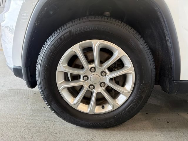 Used 2022 Jeep Grand Cherokee Laredo X AWD/4WD image 28