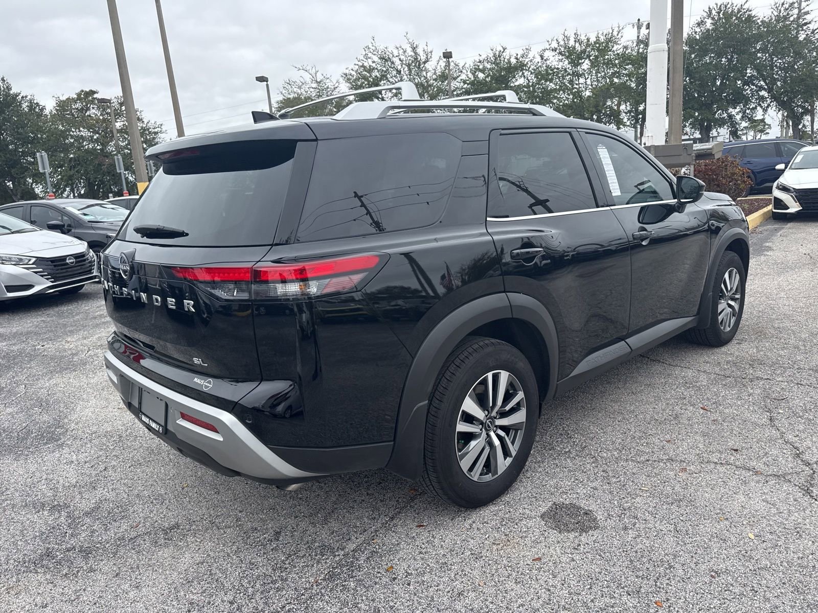 Certified 2025 Nissan Pathfinder SL image 5