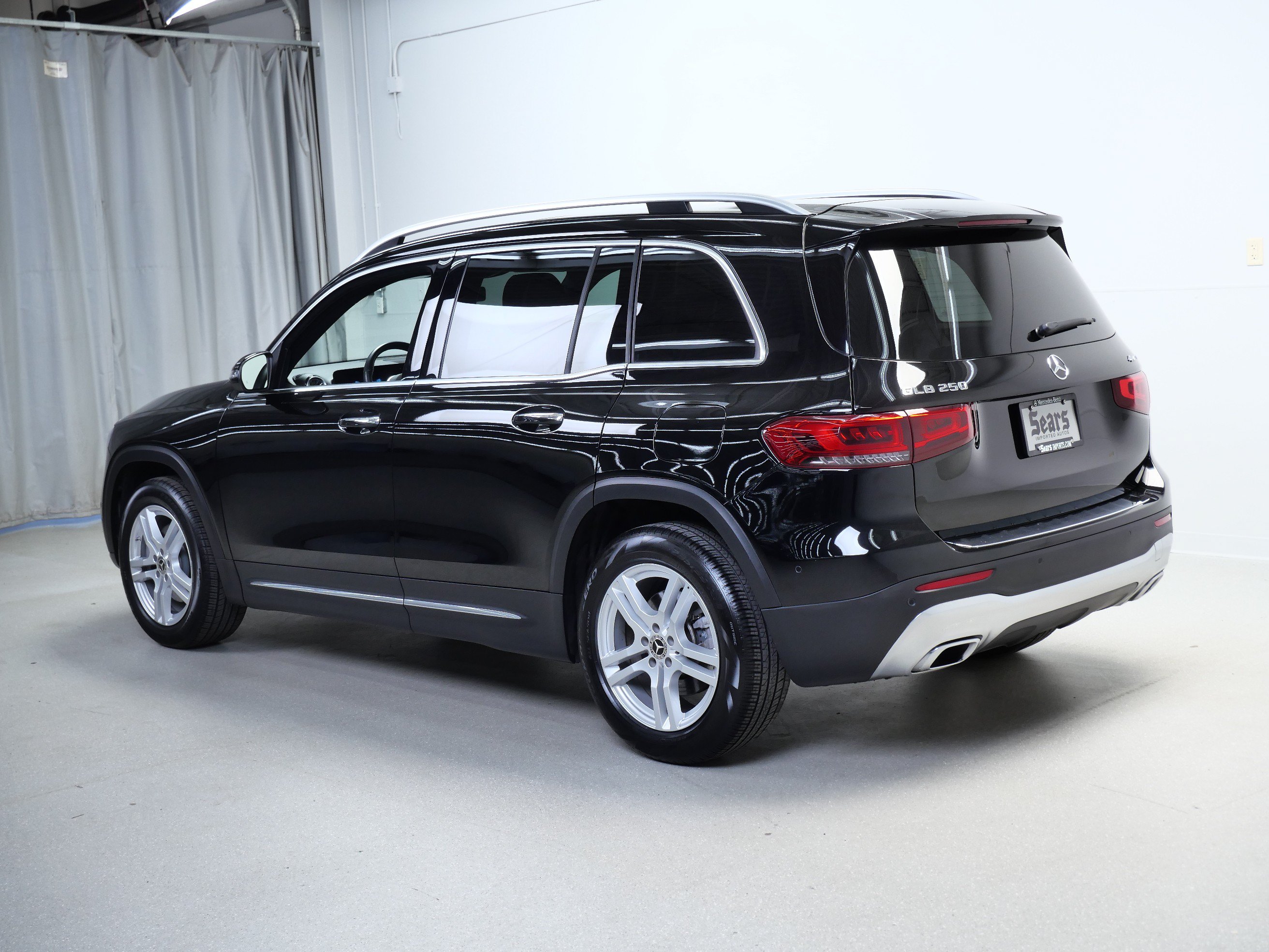 Used 2023 Mercedes-Benz GLB 250 4MATIC image 11