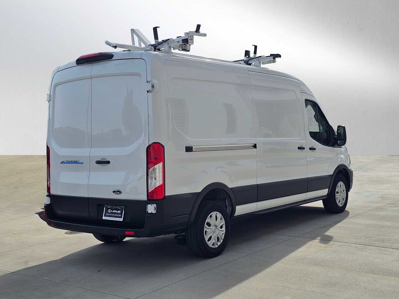 Used 2023 Ford E-Transit Medium Roof image 3
