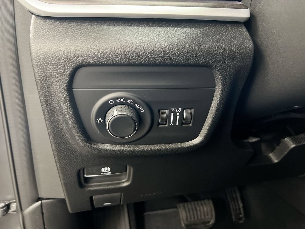 New 2026 Jeep Grand Cherokee Altitude AWD/4WD image 18