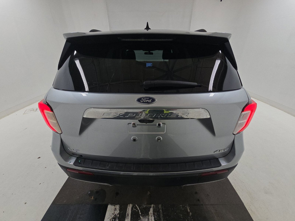 Used 2021 Ford Explorer XLT w/ Equipment Group 202A image 6