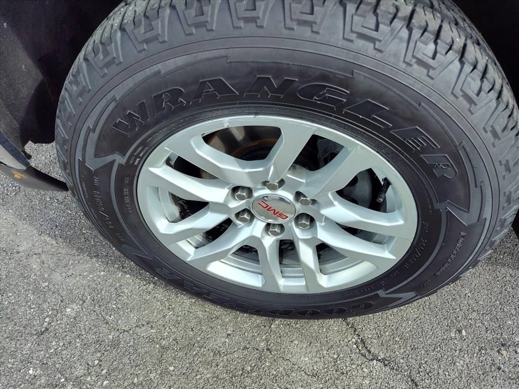 Used 2018 GMC Sierra 1500 SLE w/ SLE Value Package AWD/4WD image 9