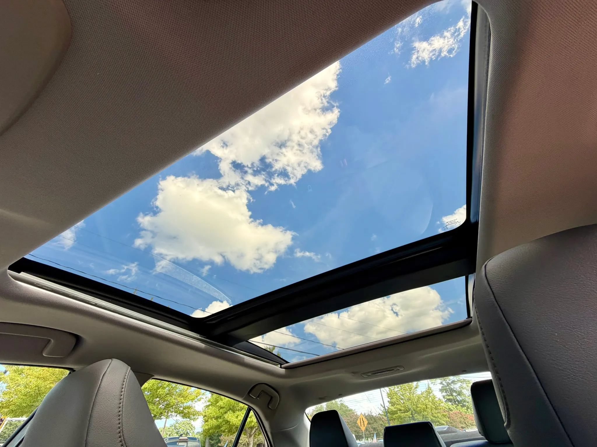 Used 2019 Toyota Camry XLE FWD image 17