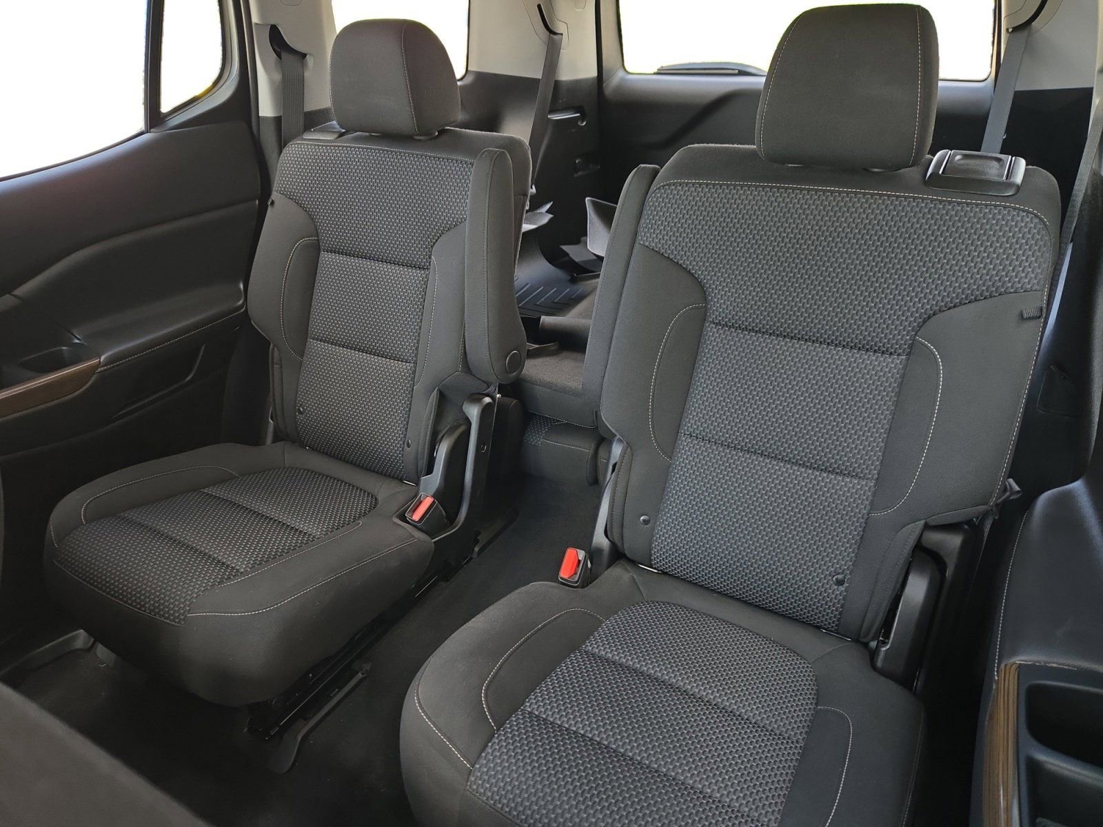 Used 2023 GMC Acadia SLE w/ Driver Convenience Package FWD image 23