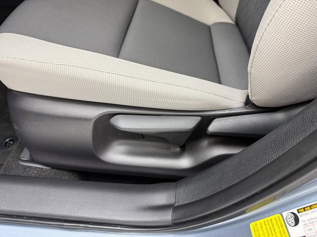 Used 2025 Toyota Corolla LE image 27