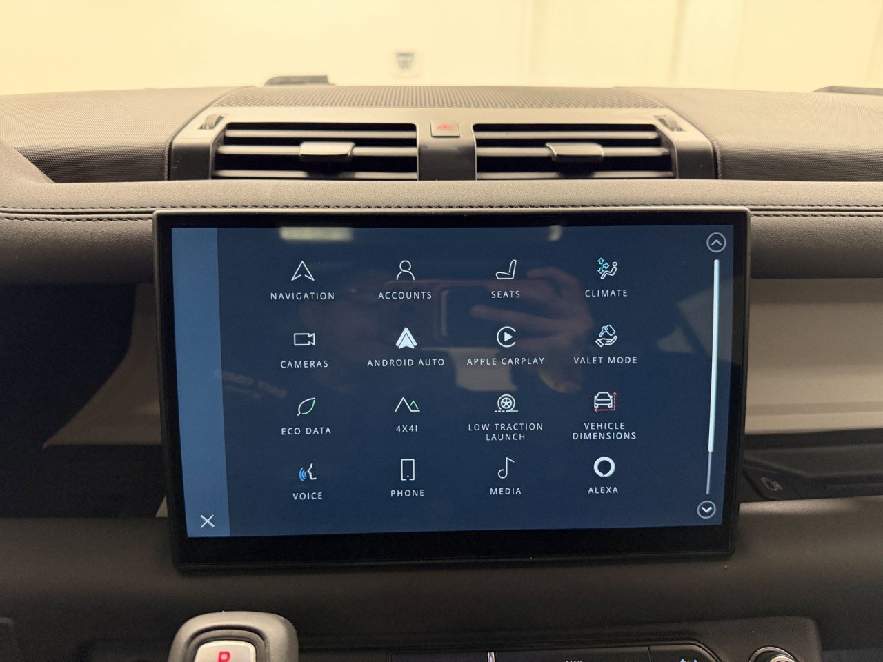 Used 2025 Land Rover Defender 110 S image 20