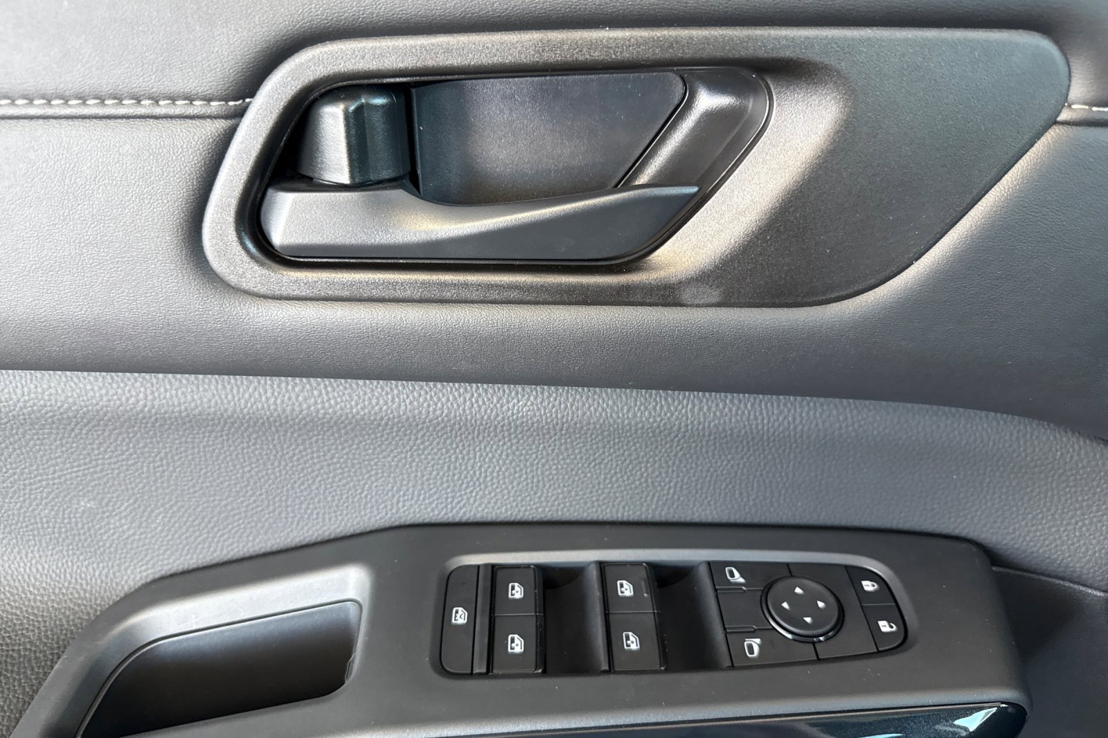 New 2026 Nissan Pathfinder SV image 11