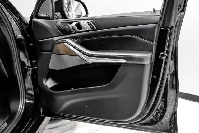Used 2020 BMW X5 M50i AWD/4WD image 41