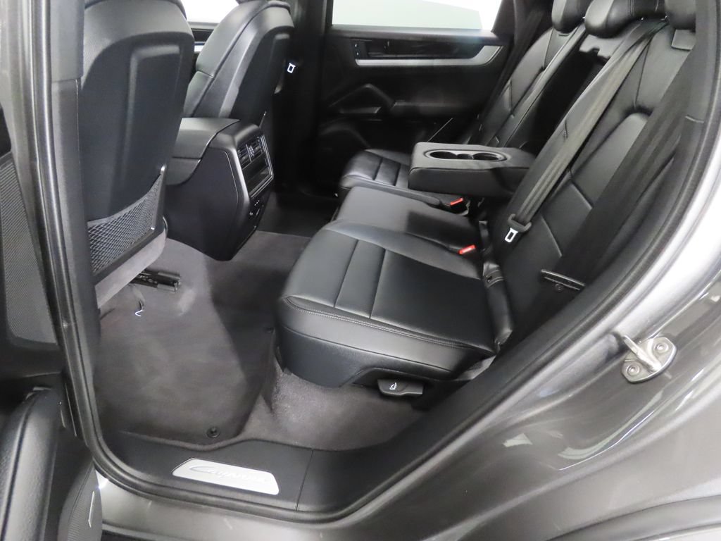 Certified 2025 Porsche Cayenne AWD/4WD image 43